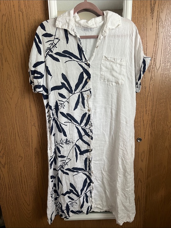 Dresses & Skirts - White & Navy Leaf Print Button-Front Shirt Dress